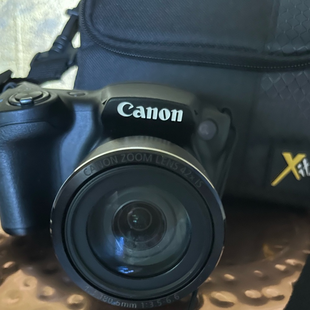 Canon Digital Camera 🎥 - Picture 6 of 14